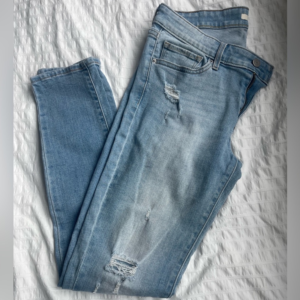 ✨ NWOT Levi’s 711 Stretch Skinny Distressed Medium Wash ✨